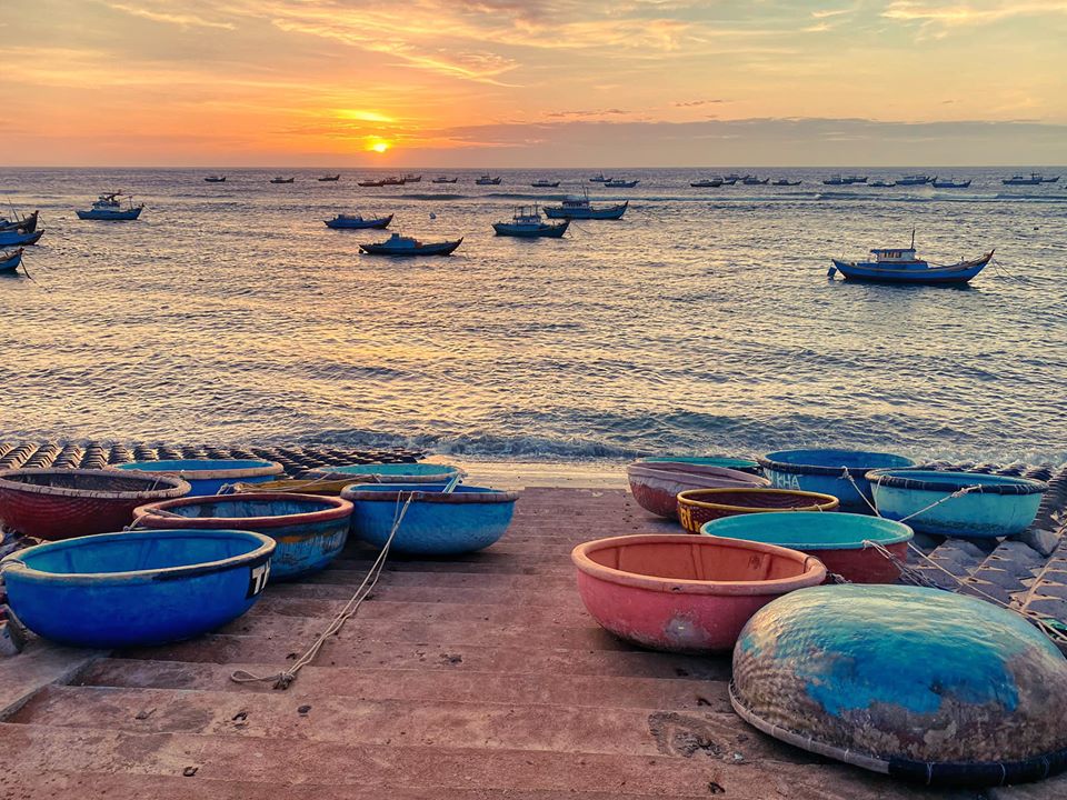 Tàu ra đảo Phú Quý